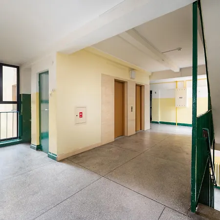 Black & White Varsó